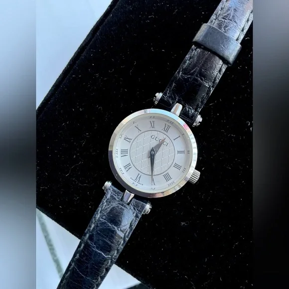 Ladies GUCCI watch💖LOVELY💖 - Picture 3 of 11